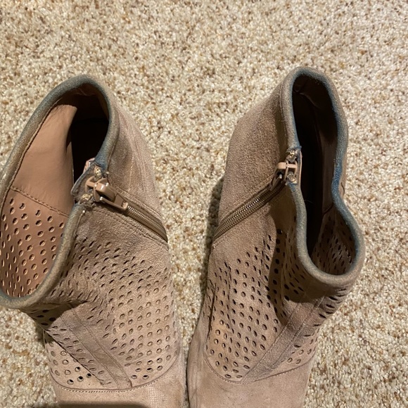 Audrey Brooke tan peep toe heeled booties size 6.5 - Picture 9 of 11